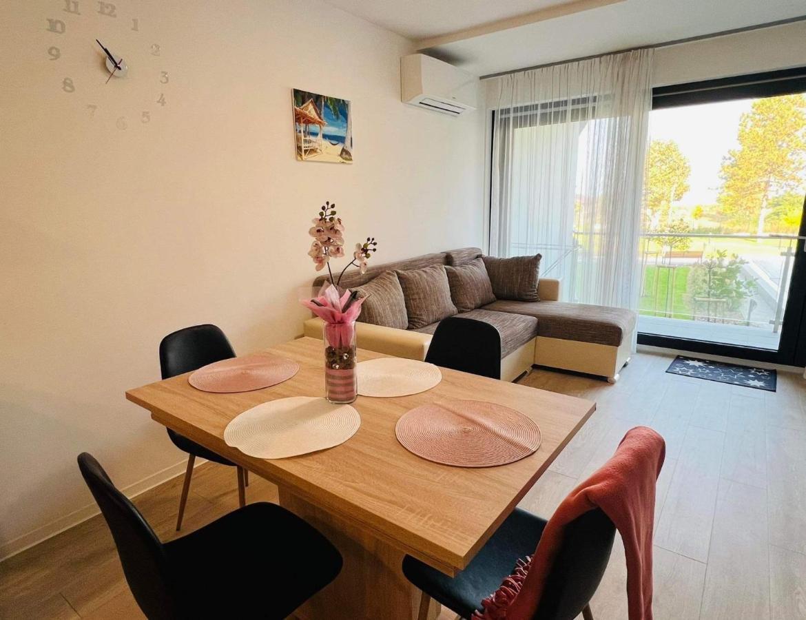 Medences Panoramas Balatom Apartman Siofok Ngoại thất bức ảnh