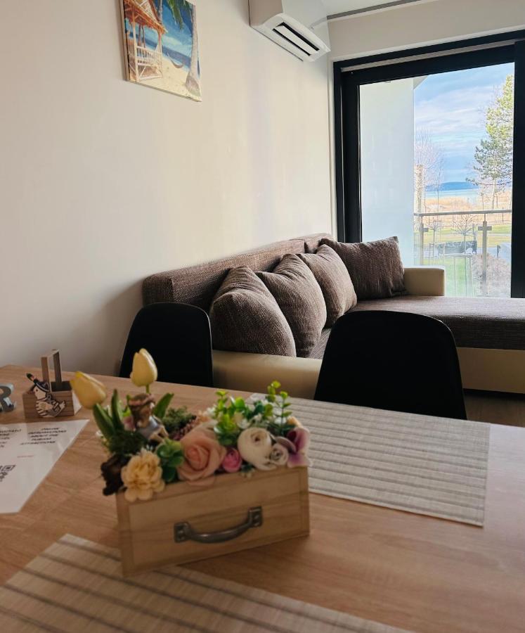 Medences Panoramas Balatom Apartman Siofok Ngoại thất bức ảnh